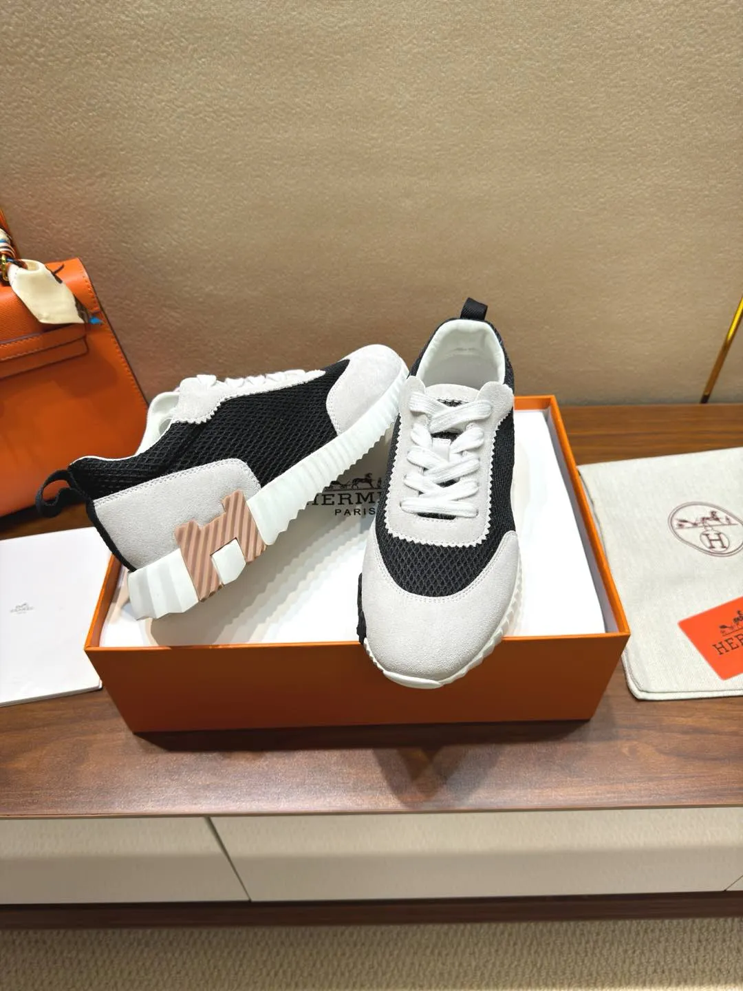 💕💕Factory direct selling price p640💕💕 Men ➕20💰Hermes 🐎24 new sports shoes 🆕 H family 2024giga new sports shoes **3cm, a real artifact, original molded outsole, very stylish and light, perfect foot feel💯 size: 34-46 (customized at 34.45.46)